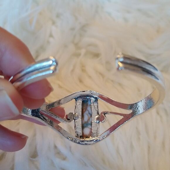 Bangle Bracelet silvertone with Turquoise stone - Picture 4 of 10